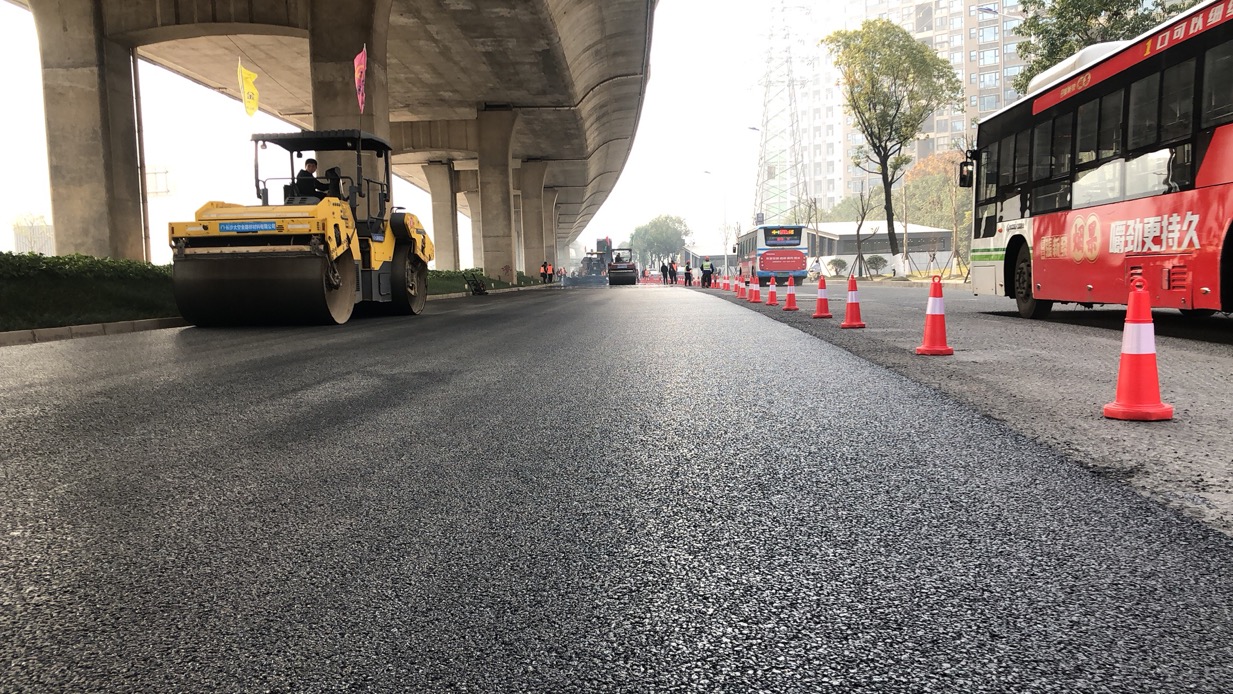 長沙太空金路橋材料有限公司,雙鋼輪壓路機,福格勒瀝青攤鋪機,AC系列,AF系列,SBS系列